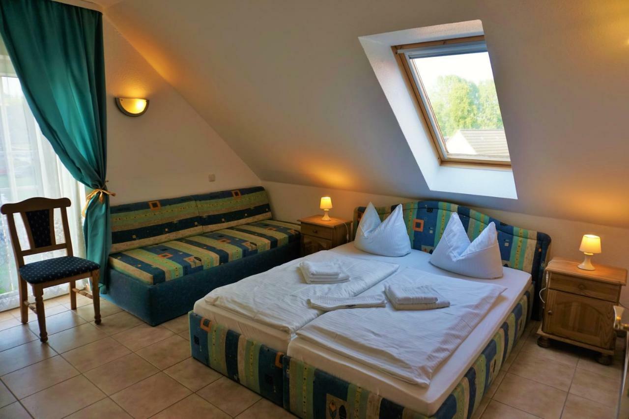Pension Am Deich Kröslin Extérieur photo