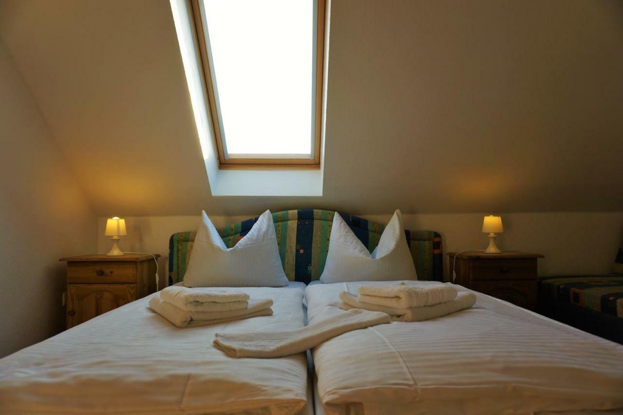 Pension Am Deich Kröslin Chambre photo